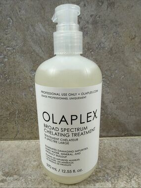 OLAPLEX White Pump Bottle Broad Spectrum Chelating Treatment